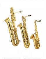 saxofony (porovnání velikostí): tenorový, barytonový, basový