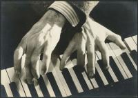 ruce George Gershwina (pohled ze shora)