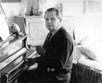 Josef Plenek v roce 1943 natoil na gramofonov desky Jankv klavrn cyklus "Po zarostlm chodnku" [zdroj:Ultraphon,Polydor]