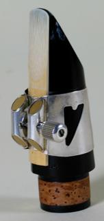 klarinetová hubička s plátkem (strojek - detail)